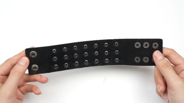Yanxyad Set di bracciali in pelle con borchie e rivetti stile