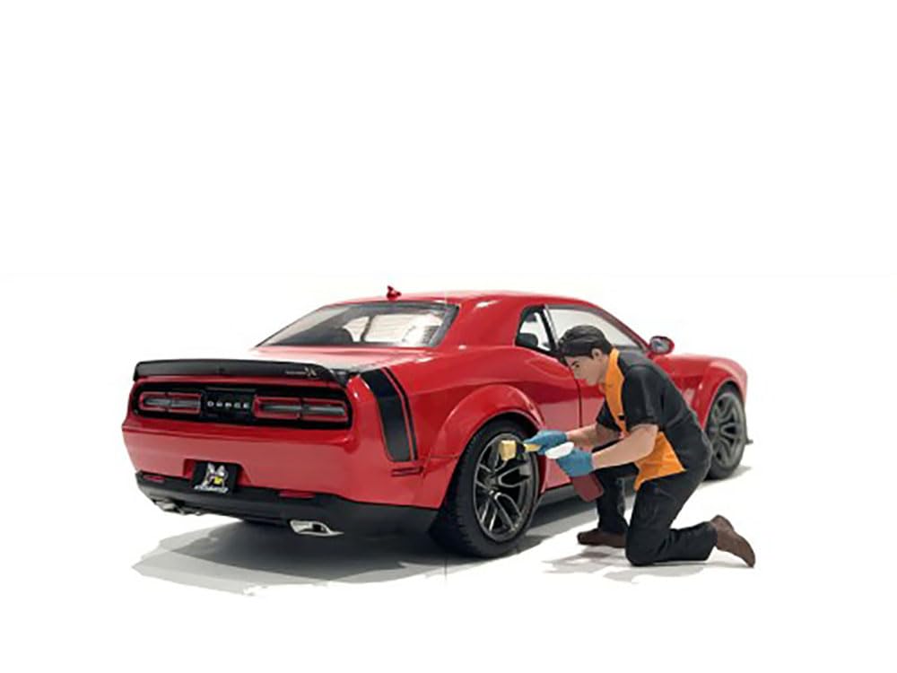 Wheel Cleaning Resin Diorama 1:24 Model Figure AD24601