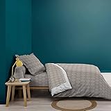 housse de couette coton bio 220x240 📍 FINITION DU LINGE DE LIT - La housse de couette est dôtée d'une fermeture par pression plate et discète. Ce sytème de fermeture maintient efficacement la housse de couette en place tout en permetant de changer votre litterie simplement et facilement. Réversible, cette housse de couette offre le choix du motif que vous souhaitez laisser visible.