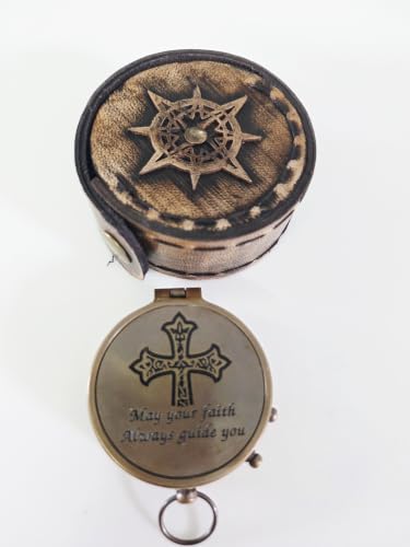 Brújula de bolsillo artesanal de latón con estuche de cuero, con cruz cristiana grabada y mensaje “Que tu fe siempre te guíe”, diseño vintage para hombres, papá, esposo y viajeros miniatura 2