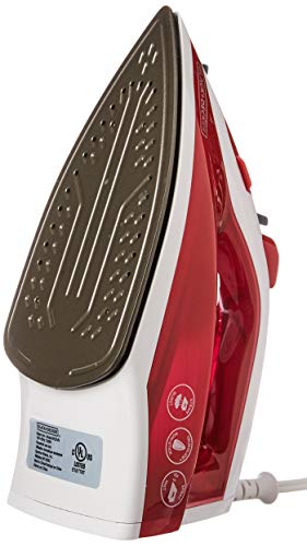 Fer compact BLACK+DECKER idéal pour défroisser rapidement vos vêtements de bureau le matin