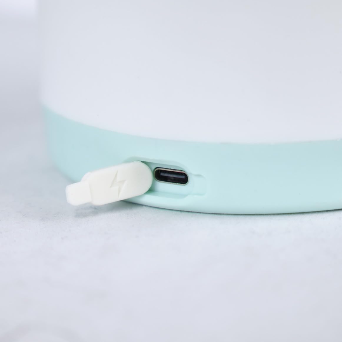 Meubletmoi Presse Agrume Portable et Électrique en Plastique Blanc et Bleu avec Chargeur USB - LOUPIO