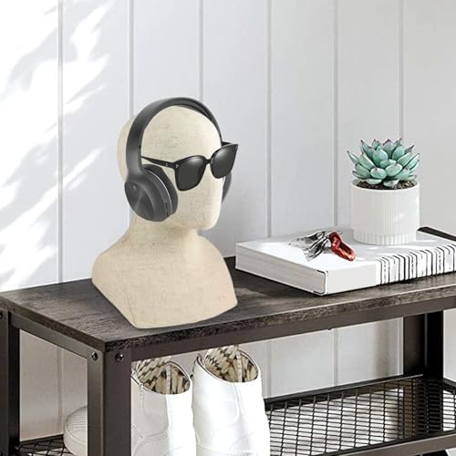 Écharpes et lunettes pour homme bien rangées sur un support de visage - 3
