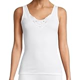 Feminin gestalteter V-Ausschnitt mit floralem Spitzenmotiv — Setzt dekorative Akzente und unterstreicht stilvolle Loungewear