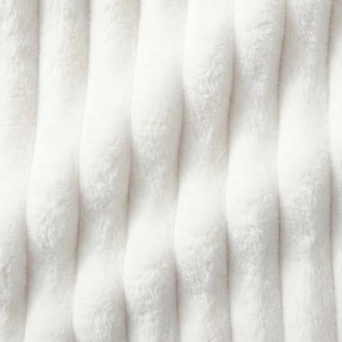 Americanflat 60x80 Faux Fur Throw Blanket - Soft and Breathable Throw Blanket for Couch, Bed, Chair - White Faux Fur Blankets Perfect for Home, Bedroom, or Outdoor Use by Americanflat - Used condition - Image 3
