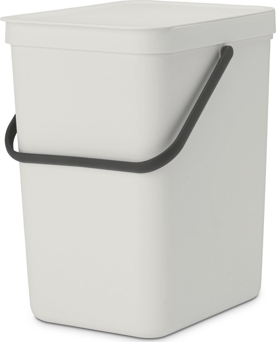 Brabantia Sort & Go Abfalleimer mit Deckel 25 L (hellgrau), platzsparender Pfandsammler mit Griff, abnehmbarer, feststellbarer Deckel, leicht zu reinigender großer Mülleimer ohne Ecken und Ränder