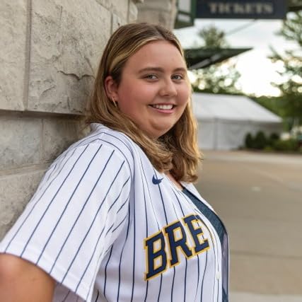 Brewers Super Fan Malena takes on Cubs fan Radar!!
