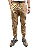 Design: Mit dem Kordelzug können Sie eine anpassbare Passform finden, während die elastischen, gerippten Knöchelmanschetten für bequemen Komfort in Ihren Tag sorgen. Diese Cargo-Jogger sind mit 2 Schlitztaschen vorne, 1 Gesäßtasche und 2 seitlichen Cargotaschen für zusätzliche Funktionalität ausgestattet. Kombinieren Sie sie mit allem von einem lässigen T-Shirt oder Pullover als Streetwear.