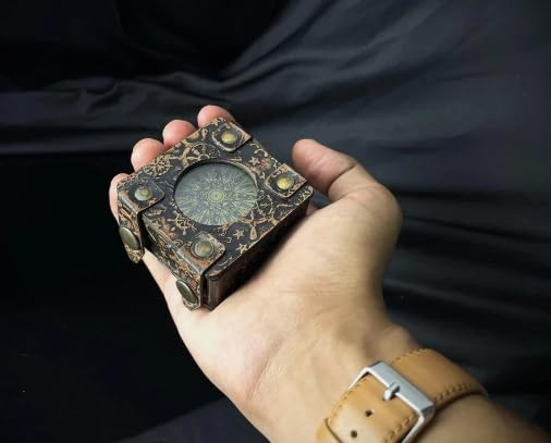 Brújula de Bolsillo Grabada en Latón con Estuche de Cuero – Regalo Náutico Vintage miniatura 4