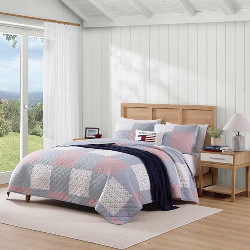 Tommy Hilfiger – Queen Quilt Set, Reversible Soft Cotton Percale Bedding with Reversible Stripe Design, Lightweight All-Season Quilt with Matching Shams, Americana Decor (Ithaca Patchwork Blue) by Tommy Hilfiger - Used condition - US$96.43