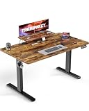 TRIUMPHKEY Scrivania Elettrica Regolabile in Altezza 140 x 60 cm, Supporto per Monitor, Scrivania Gaming Seduta/In Piedi, Tavolo PC Multiuso per Casa e Ufficio, Marrone Rustico
