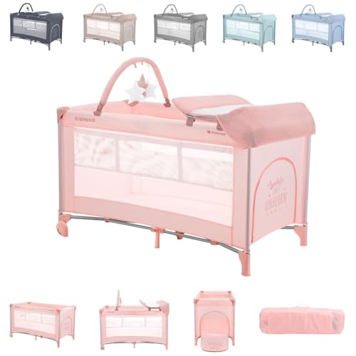 Kikkaboo Reisebett So Gifted Plus zwei Ebenen, Spielbogen, Wickelauflage, Räder rosa