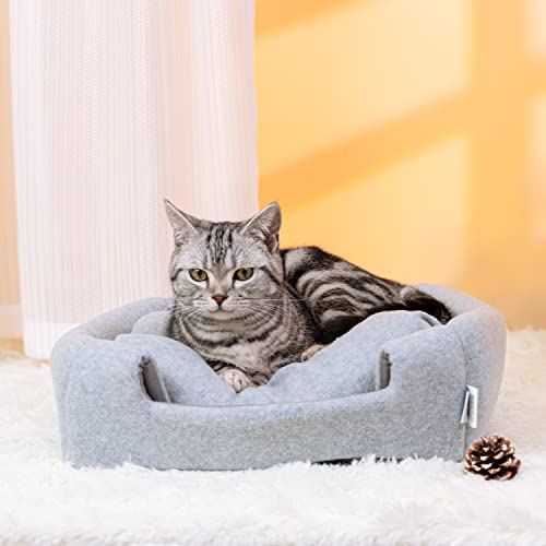 Nobleza Cama para Gato Perro, Cama Gato Cueva Mediano Lavable con Cojín Extraíble, Casas para Gato Perros 38x38x33cm, Gris 2 【Cama Versátil para Mascotas】: El versátil refugio para gatos de Nobleza es el espacio definitivo para dormir para mascotas que puedes colocar en casa (sala de estar, porche, balcón) o llevar contigo cuando viajas, cocinas, La cama para mascotas es para gatos, perros pequeños (como chihuahua, hiromi) y otras mascotas.
【Construcción Estable】: Construida con espuma de alta densidad y 100% de material exterior de microfibra, esta cama de la carpa ofrece a las mascotas un lugar acogedor para acurrucarse. La cama suave lavable con cojín extraíble (relleno de microfibra) está dentro de la cama y se puede utilizar por separado en cualquier lugar.
【Construcción Estable】: Construida con espuma de alta densidad y 100% de material exterior de microfibra, esta cama de la carpa ofrece a las mascotas un lugar acogedor para acurrucarse. La cama suave lavable con cojín extraíble (relleno de microfibra) está dentro de la cama y se puede utilizar por separado en cualquier lugar.