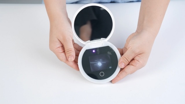 Amazon.com: Compact Mirror with Camera, 2X Magnification, Travel