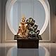 Brunnen Buddha Arya - Zimmerbrunnen Buddha Abnehmbar - Geschenke - Deko-Objekt Zen Buddhismus - Tischbrunnen LED-Licht - Geschlossener Kreislauf - Braun und Gold - H 26cm - Zen’Light