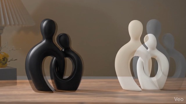 Escultura Abstracta Negra de Pareja Abrazándose miniatura 7