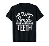 La vida es corta - Sonrisa mientras que el alféizar tiene dientes Camiseta
