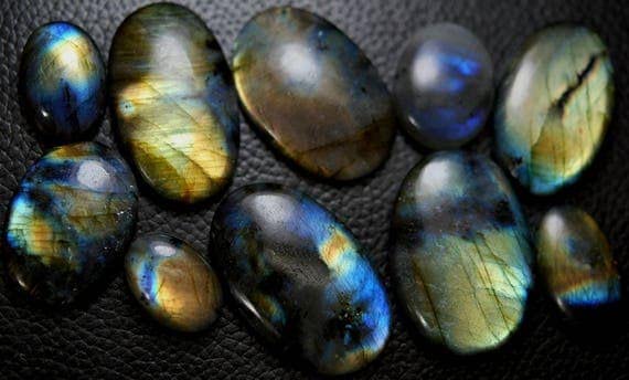 Labradorite cabochon lot 10 pièces 400 carats feux bleus pour joaillerie