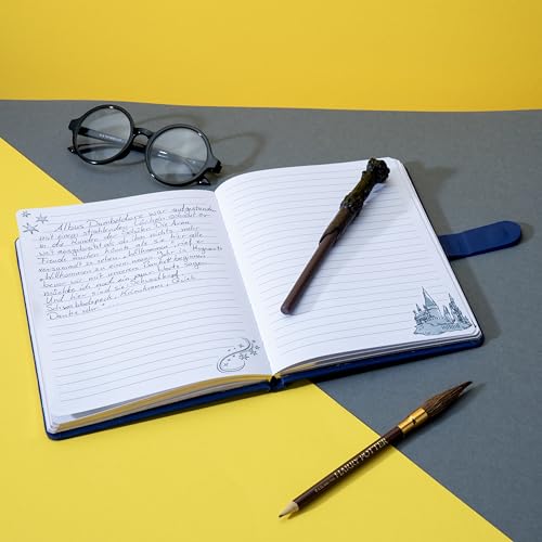 Undercover - Harry Potter A5 Notizbuch Set – Magnetverschluss, 80 Blatt FSC Papier, Zauberstift & Bleistift im Besen-Design – Stilvolles Schreibset für Notizen und Kreativität