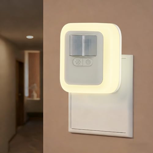 LUTW 人感センサーライト 室内 LED ナイトライト 【2026発売】 コンセント 10段階調光 点灯時間4モード 明暗センサー搭載 フットライト 省エネ 折りたたみプラグ 自動点灯 消灯 足元灯 配線不要 廊下 寝室 玄関 階段 トイレ PSE取得済 電球色 3000K 1個入の商品画像（Amazon）