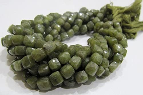 Perles de vessonite naturelle facettées vert olive contre les bijoux ternes