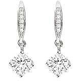 Klassisch, zierlich, hochwertig, filigran und Zeitlos - Zierliche Statement Damenohrringe mit weißem Steinanhänger in Diamantform. Unsere hochwertigen filigranen Hängeohrringe mit Haken Verschluss in Chandelier Design sind aus 925 Sterlingsilber Feingehaltstempel 925 und haben eine Länge von 2,5cm.