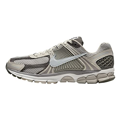 Nike Zoom Vomero 5 Prm Scarpe Uomo, Minerale di ferro chiaro/argento metallizzato, 43 EU