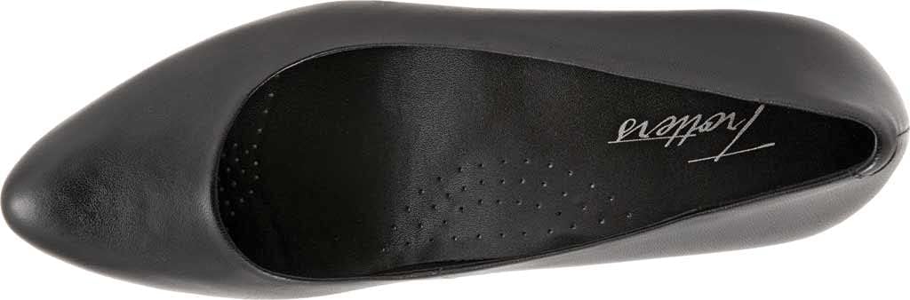 Trotters Women's Kari Pump Black Snake