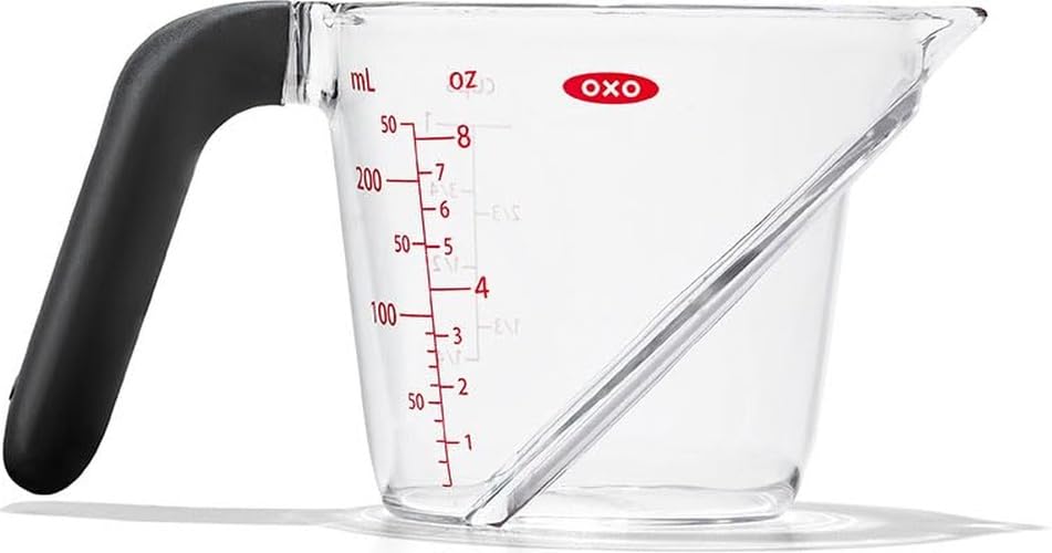 OXO Good Grips Pichet Mesureur Incliné, 250 ML | Lecture par le dessus, surface inclinée, poignée souple antidérapante, graduations lisibles