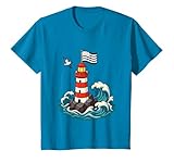 match l'hermine de nantes Illustration kawaii d’un phare breton entouré de vagues avec une mouette en vol et le Gwenn ha Du flottant. Visuel fort et joyeux pour célébrer la mer, les phares et la culture bretonne dans un style coloré et familial. Parfait pour tenue estivale.