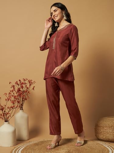 Image of Women Printed 2-Piece Silkblend Kurta & Pants Set