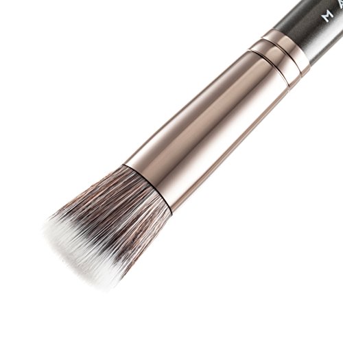 Makeup Geek Cheek Highlighter Brush