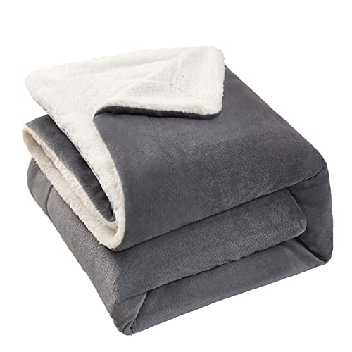 frueo Sherpa Plaid Couverture Polaire 150 x 200 cm,- Jete de Canape Grande Taille, Plaid Canapé Sherpa Doux et Chaude, Couvre Lit 2 Personnes,Grey-150 Cover