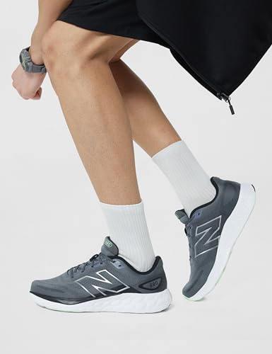 Image of New Balance Men 680 Running Shoes