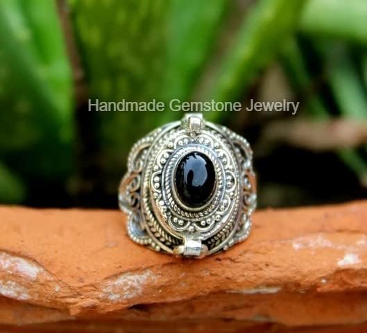 Black Onyx Ring, Poison Box Ring, Poison Ring, Black Stone Ring, Oval Stone Pillbox Ring, Antique Poison Ring, Locket Ring, Wedding Ring, Poison Pill Box, Openable Box Ring, Black Onyx Jewelry