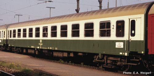 Preisvergleich Produktbild Roco 74804 H0 Liegewagen der DR