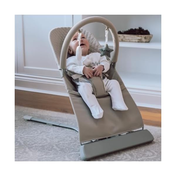 Nuby Musical Moves Babywippe – 2 Liegepositionen | Musik & Vibration | Spielzeugstange | maschinenwaschbarer Bezug | geeignet ab Geburt bis 9 kg