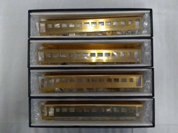 KS 1/80 クモニ83 800 (低屋根・R付窓) 車体生地キット KS 1/