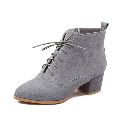 Bottes d'hiver en daim et dentelle parfaites pour sublimer vos tenues de bureau chic