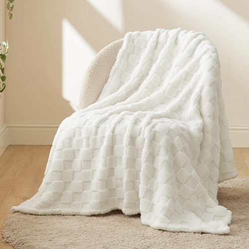 BEDSURE Kuscheldecke Flauschig - Fleecedecke & Wolldecke, Sofadecke, Schachbrettmuster Tagesdecke, Weiche Warme Karierte Decken für Zimmer Deko, Wohn- & Kuscheldecken, Weiß, 150 x 200 cm