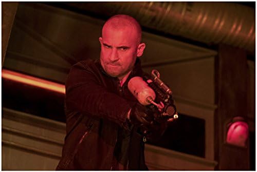 Dominic Purcell 8 inch x 10 inch Photograph Arrow (TV Series 2012 -) Aiming Gun Slightly Downward kn