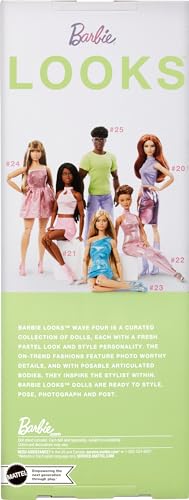Barbie Looks Poupée Ken à collectionner n° 25 avec cheveux noirs bouclés et tenue moderne des années 2000, t-shirt vert clair et pantalon pastel avec bottines argentées, HRM17