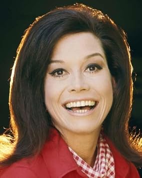 Mary Tyler Moore with beautiful smile 1970 Mary Tyler Moore Show 8x10 inch photo