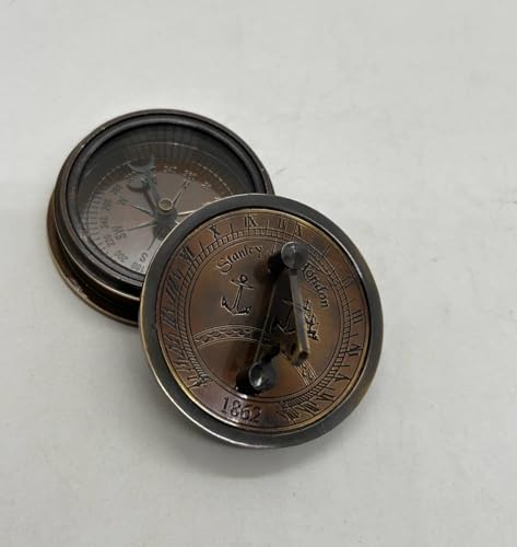 Brújula de bolsillo grabada de latón, herramienta vintage de navegación para senderismo, camping, trekking y aventuras al aire libre miniatura 2
