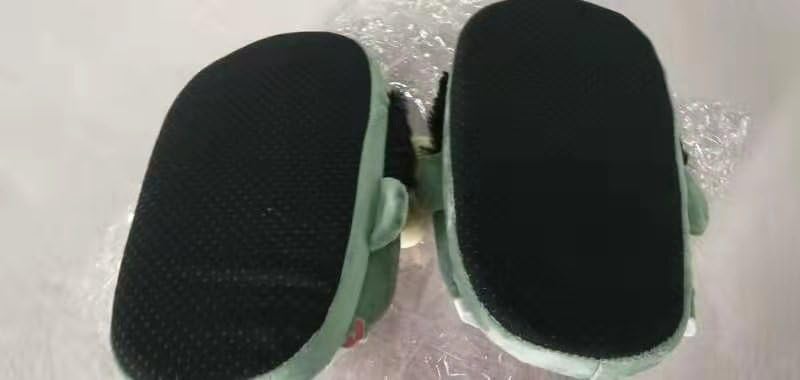 Loizziuy Halloween Zombie Fuzzy Slippers Whimsical Thick Non-Slip House Shoes for Warmth Fun Cartoon Cotton Slippers Gift2