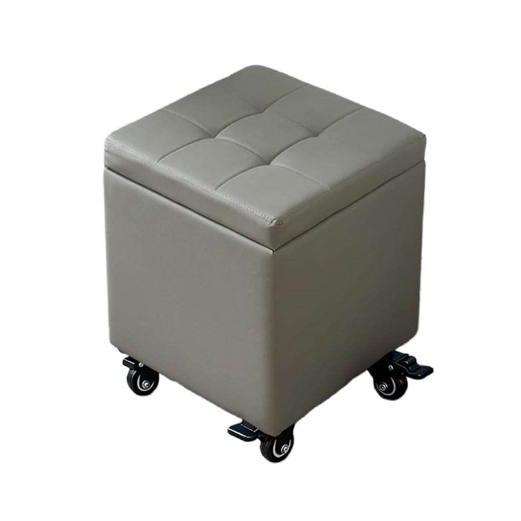 Repose-pied cube autour du canapé pour un salon ordonné et accueillant