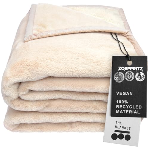 Zoeppritz The Blanket – Extra weiche Decke aus recyceltem Polyester, vegan, beidseitige Felloptik, Allergiker geeignet, Meander Design (Sand, 150x200cm)