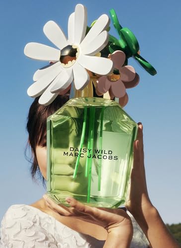 Image of Marc Jacobs Daisy Wild Eau de Parfum - Adventurous Floral Women's Perfume - With Notes of Banana Blossom Accord, Jasmine & Macadamia Accord, Sandalwood & Vetiver des Sables
