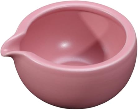 This ceramic matcha bowl features a smooth spout, simple and elegant design and smooth delicate texture. An exquisite tool that embodies the charm of Japanese tea ceremony for making and