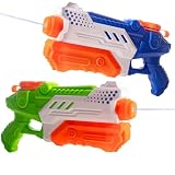 Esta pistola de agua grande y potente tiene un alcance de hasta 12 metros, lo que la convierte en una pistola de agua súper ideal para juegos acuáticos veraniegos en la playa y en la piscina. (300 ml